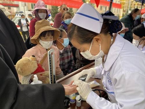 阿壩縣舉辦“服務百姓健康行動”大型義診活動，織密基層健康服務網